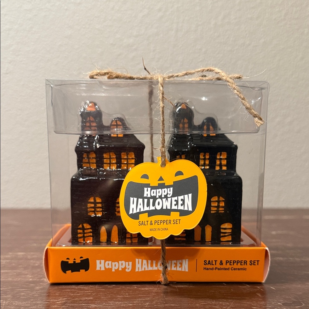 Halloween Haunted Houses Salt & Pepper Set